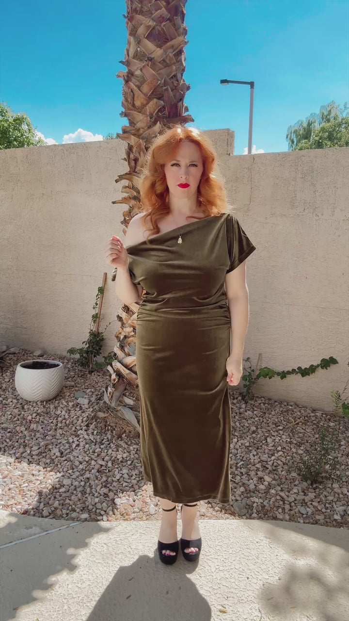 PRE-ORDER"The Leading Lady" Velvet Dress SHIPS MID NOV